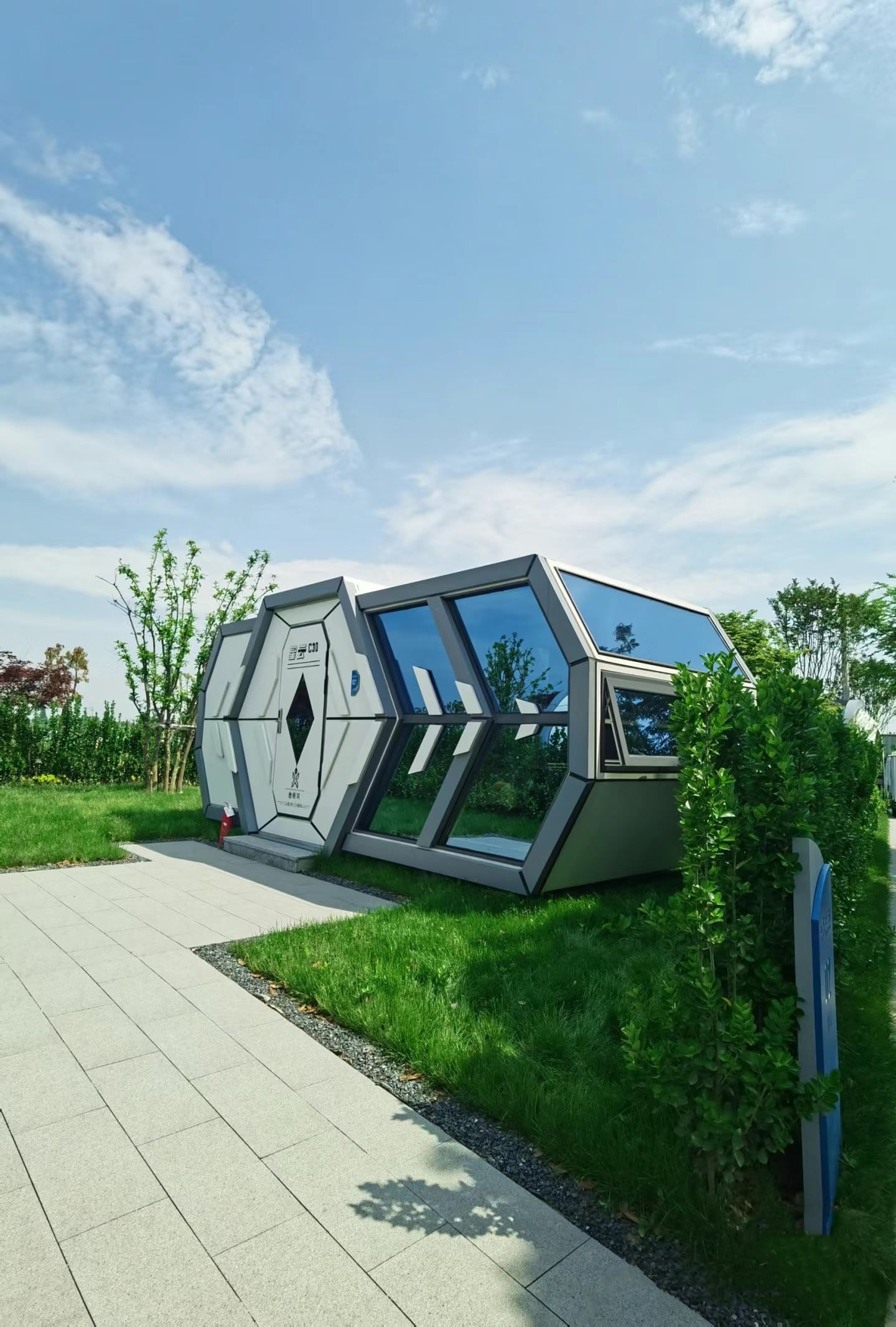Space Capsule Living Experience: Build Your Own Universe with Smart Space Capsule