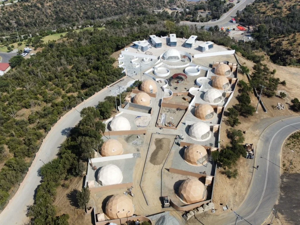 saudi-mountain-resort-capsule-exterior-01