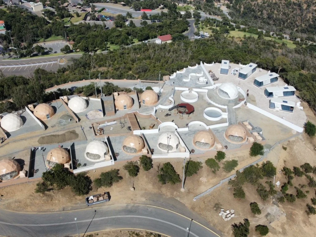 saudi-mountain-resort-capsule-exterior-02